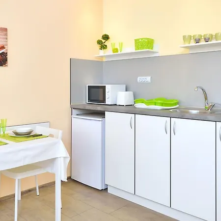 1 Διαμέρισμα *